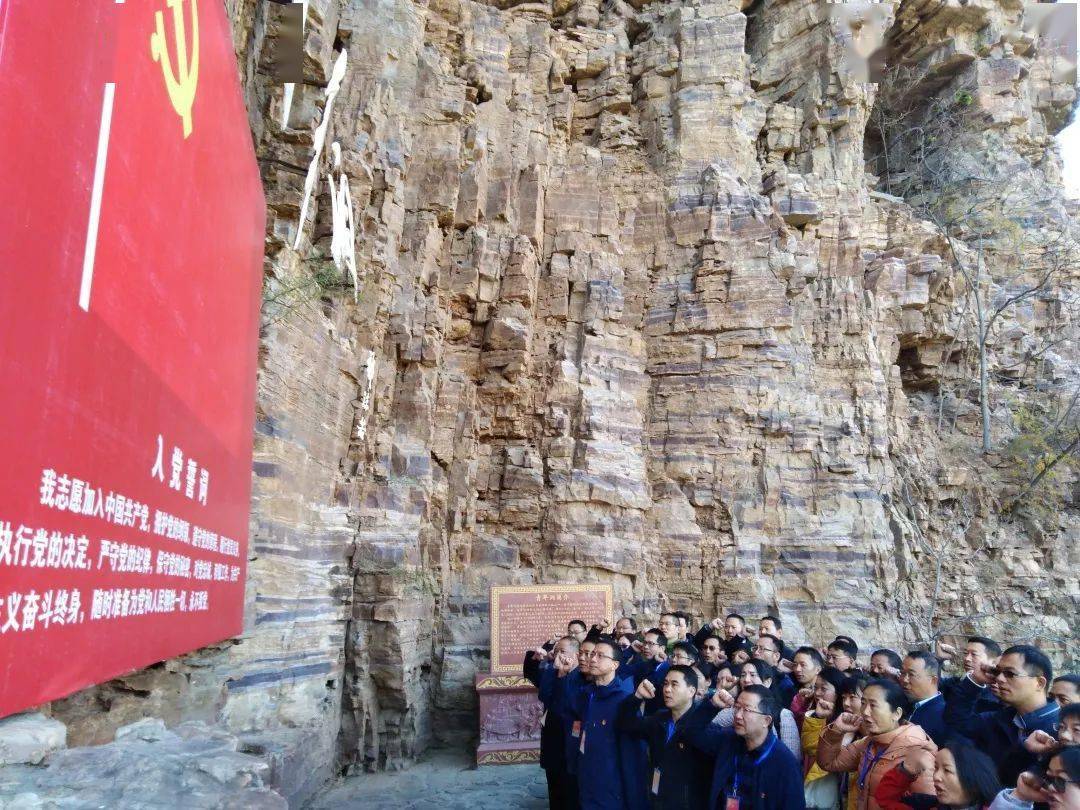 在扁担精神纪念馆感受石板岩供销社从建社到发展的艰辛历程 在红旗渠