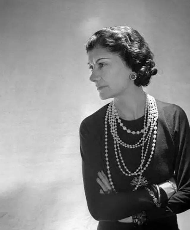 品位|一个女人需要两样东西，品位和惊艳