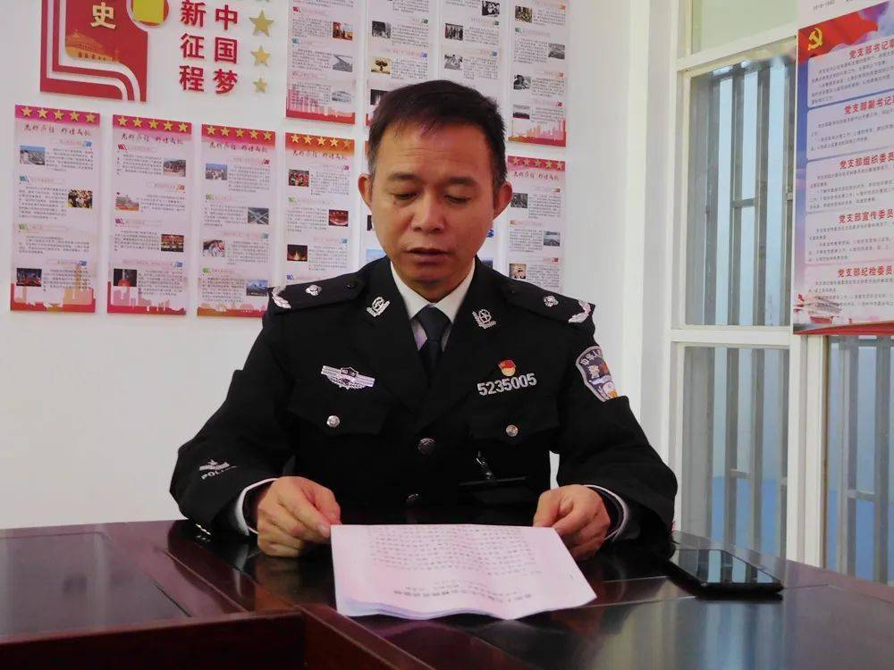 副监狱长沈承献到十监区党支部宣讲十九届五中全会精神