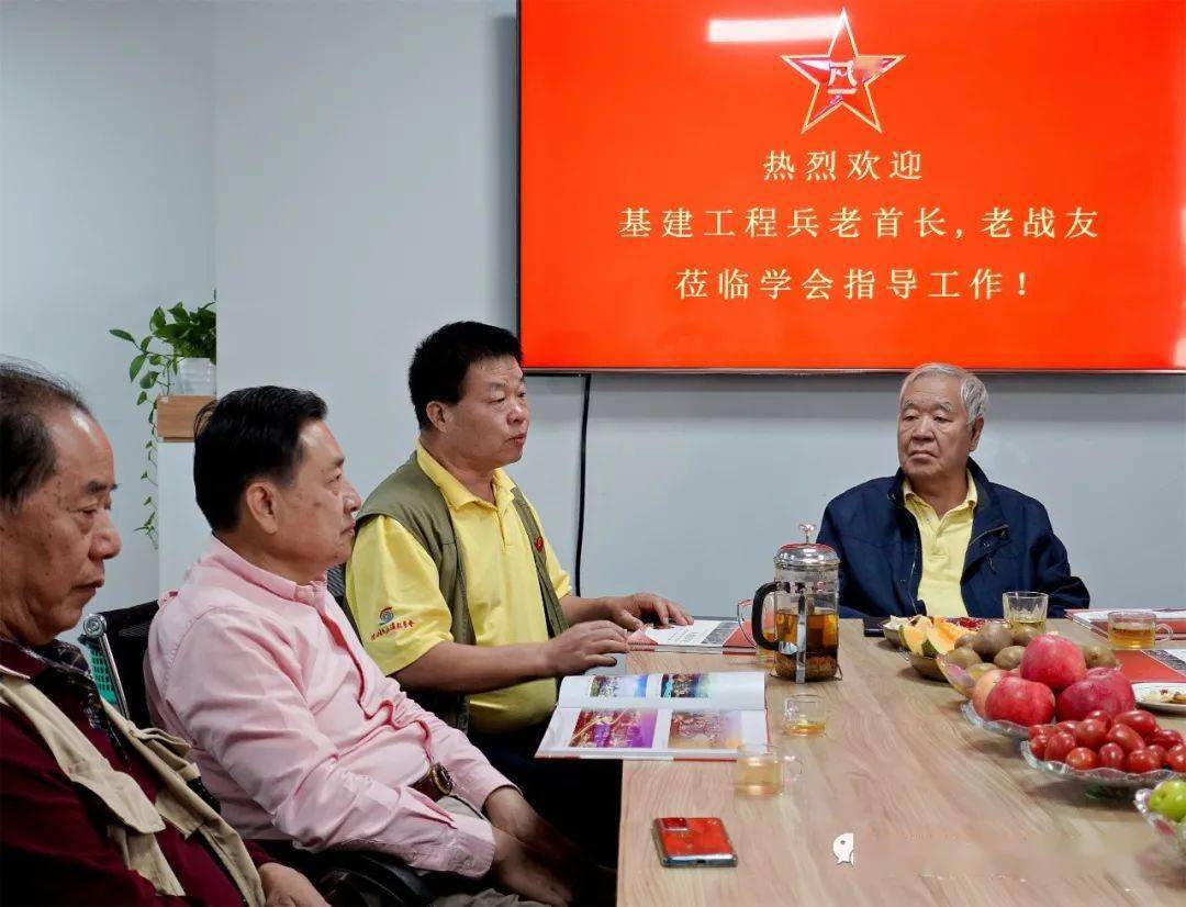 长刘对现敬礼座谈会结束后,学会副会长兼秘书长刘对现和副会长苏顺清