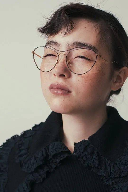 小松菜|戴眼镜就不想化妆？看完Jennie、小松菜奈等“买家秀”你再做决定～