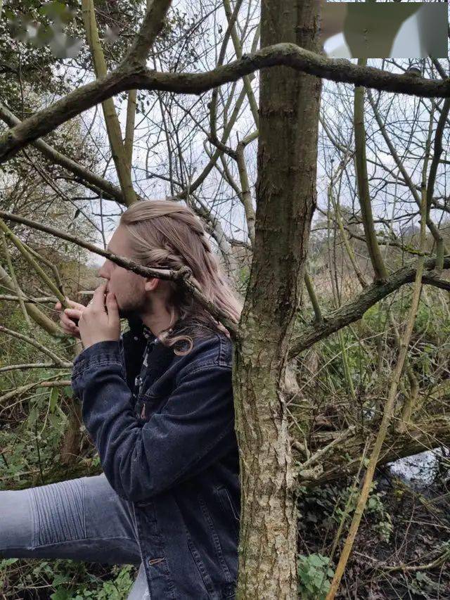 长发|一群喜欢留长发的男生各种po自拍，有些居然性感又妩媚啊！