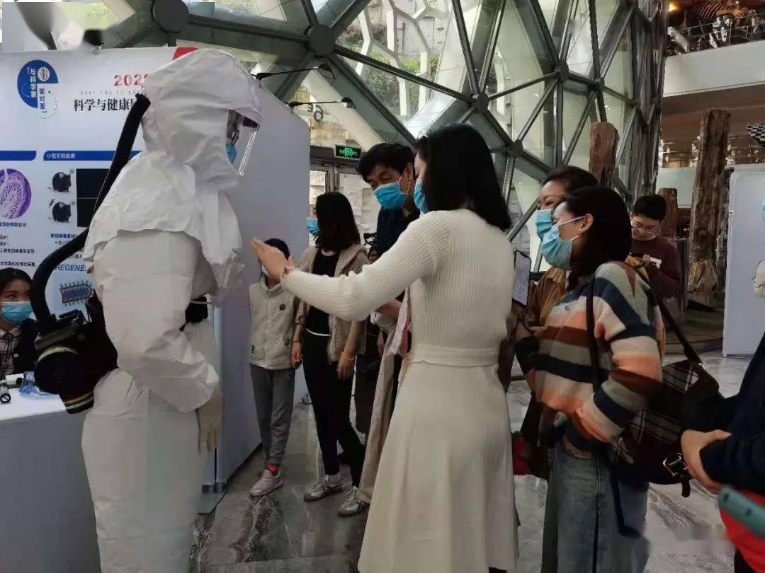 国外科学家在实验室做实验 c9597a2f8d5441b0b00dfd317677beb0.jpeg