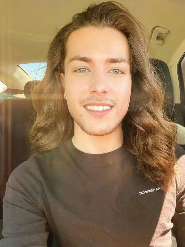 长发|一群喜欢留长发的男生各种po自拍，有些居然性感又妩媚啊！