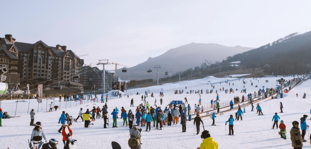 雷竞技RAYBET太舞今日热雪全开这里都是别人羡慕的样子(图2)