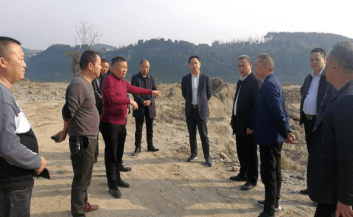 南部县长尹成平调研砂石场环境问题整治工作