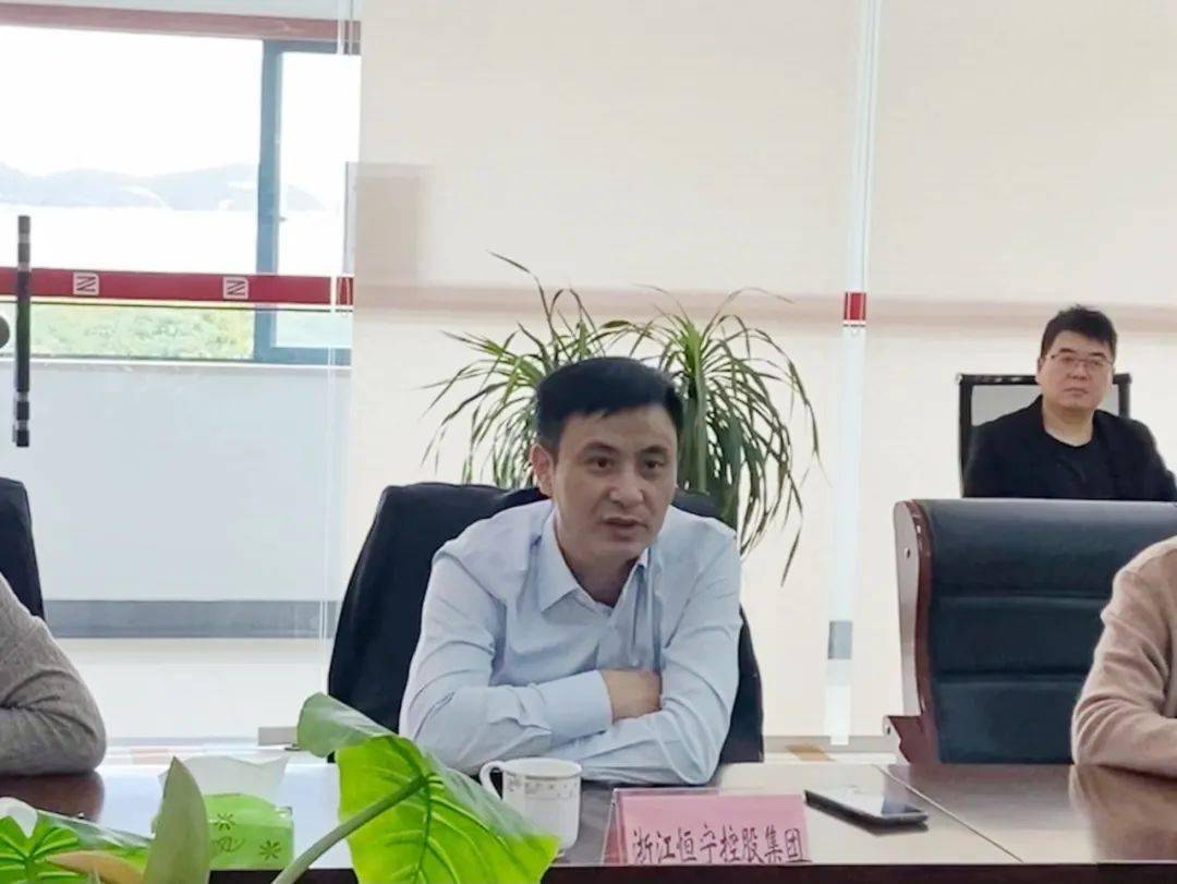 县人大常委会主任罗来兴一行赴恒宁集团开展针织产业转型升级调研