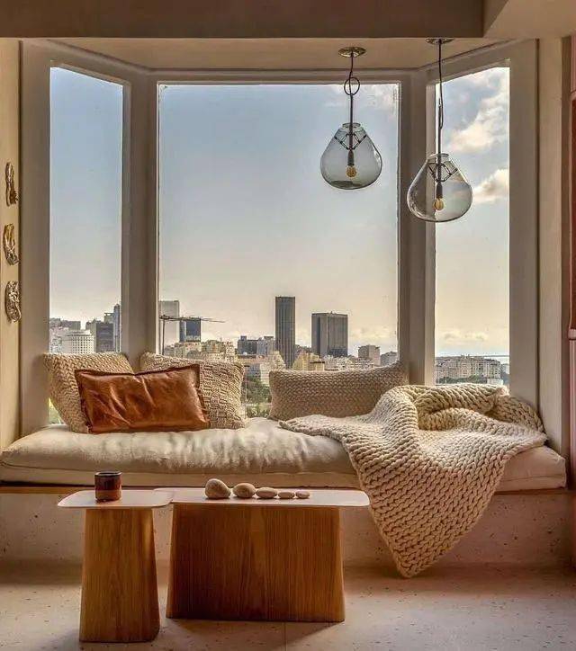 飘窗是悬空的吗 3591597b94d443fa9b28048b78d86924.jpeg