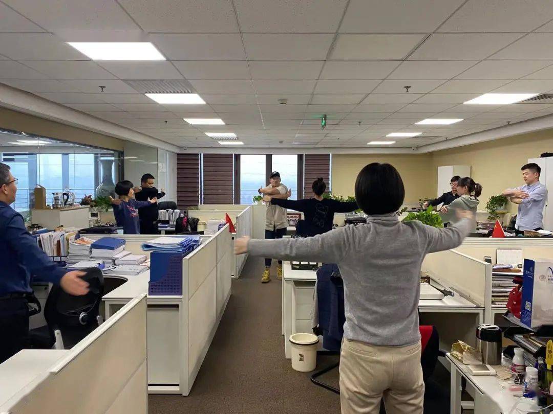 办公室健身 丨 奥北工间操今日开始啦!_运动