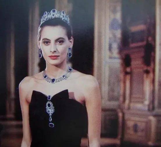 化身|卍物志┃26岁被老佛爷捧为香奈儿化身，如今63岁依然是法式优雅的代名词