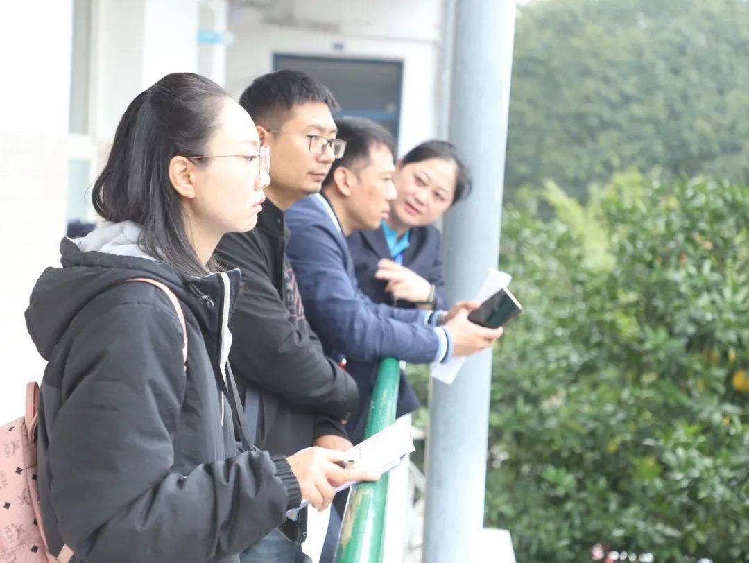 汤向俊副校长和枫树山美联小学体育组长邹蓉老师一行三人对我校阳光