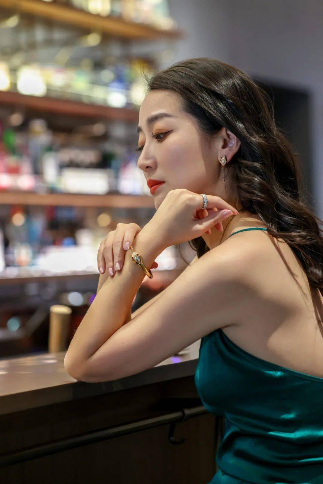 宝格丽|戴着宝格丽珠宝泡了一次澡，我飘了！