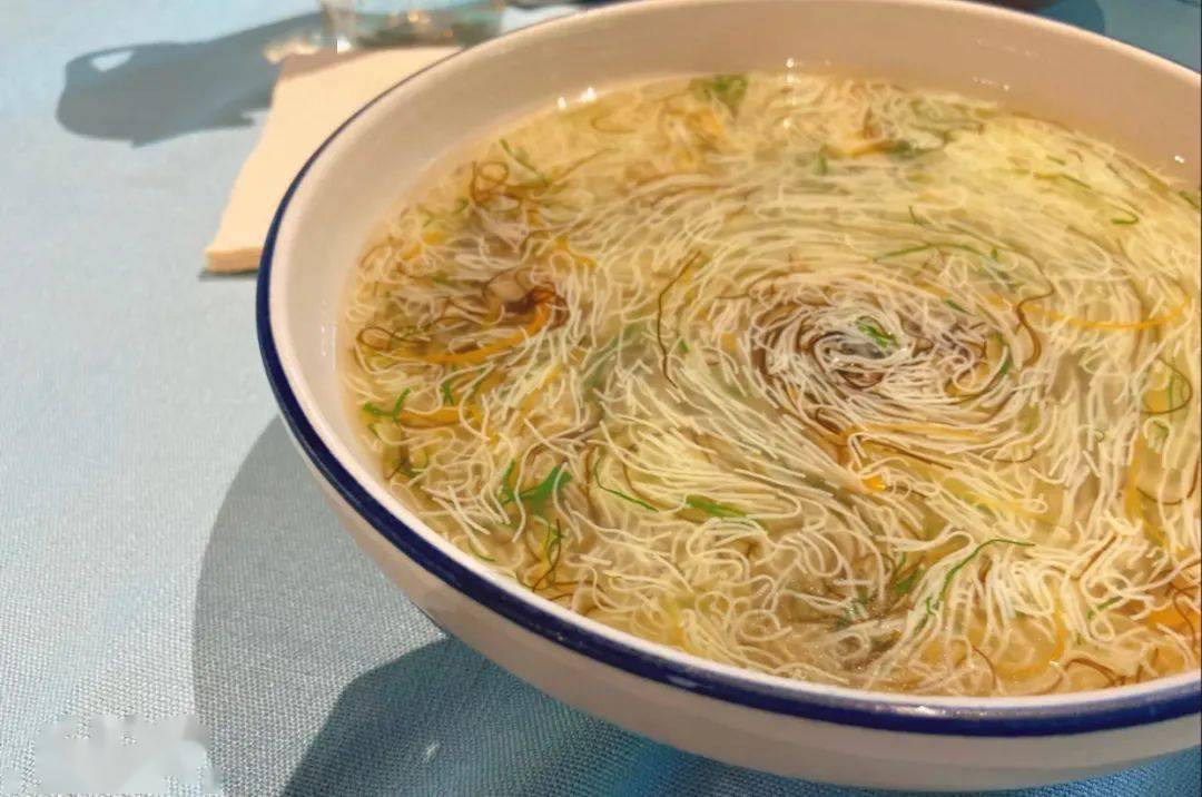 小编在连镇高铁采访吃了啥