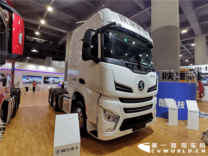 陕汽德龙x6000 6×4牵引车