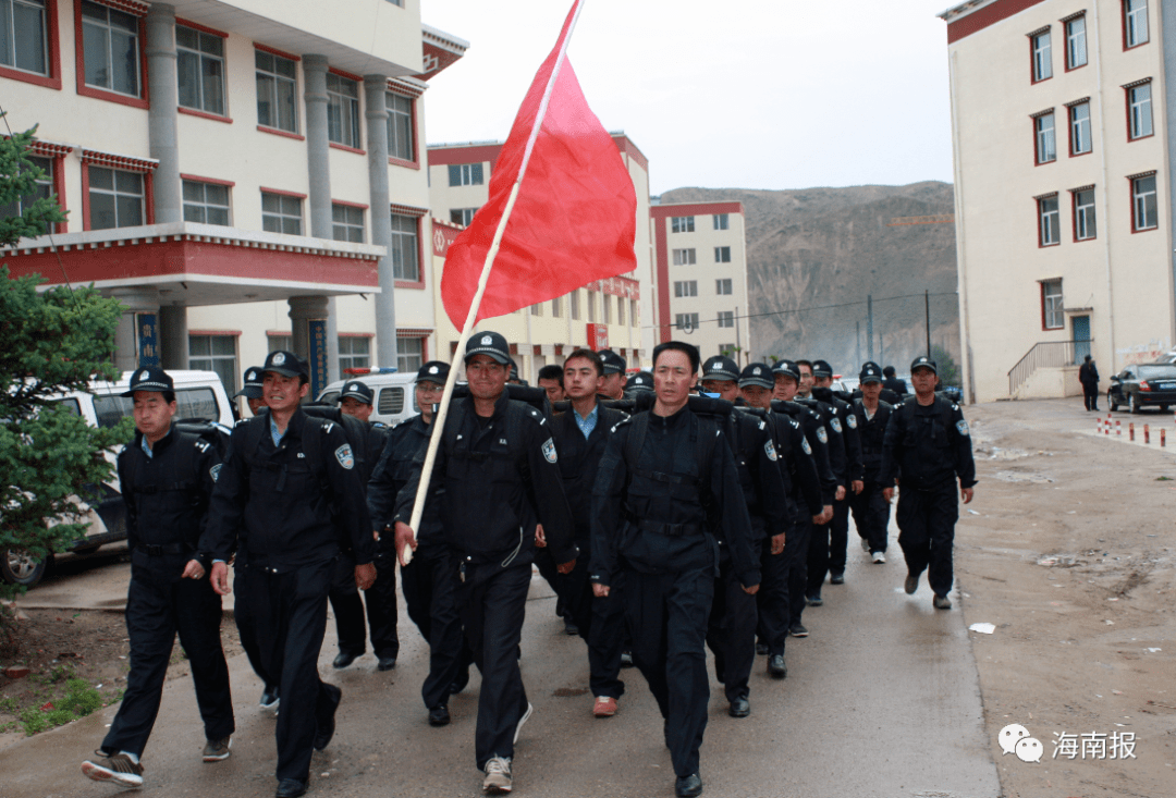 公保才旦:他是民警眼里的一面"旗"