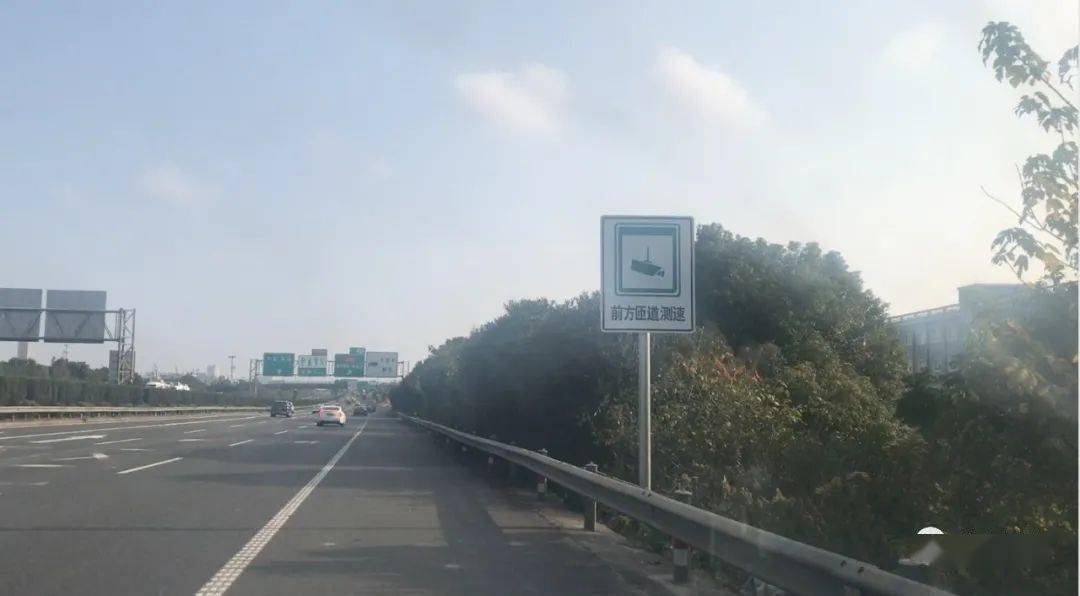 这些高速匝道设置了测速→_限速
