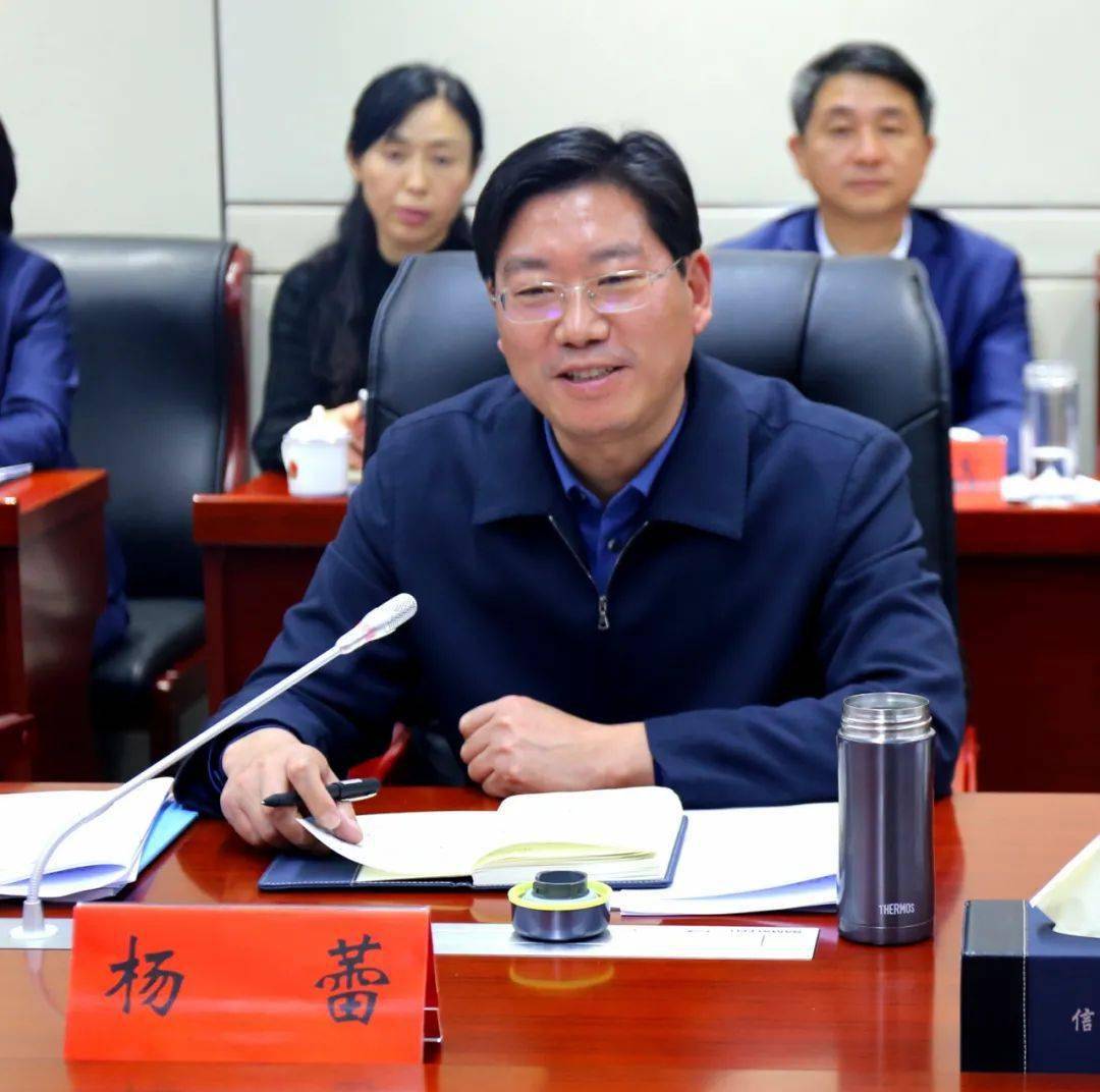 在调研座谈会上,杨蕾就2020年信阳市纪检监察工作完成情况和2021年