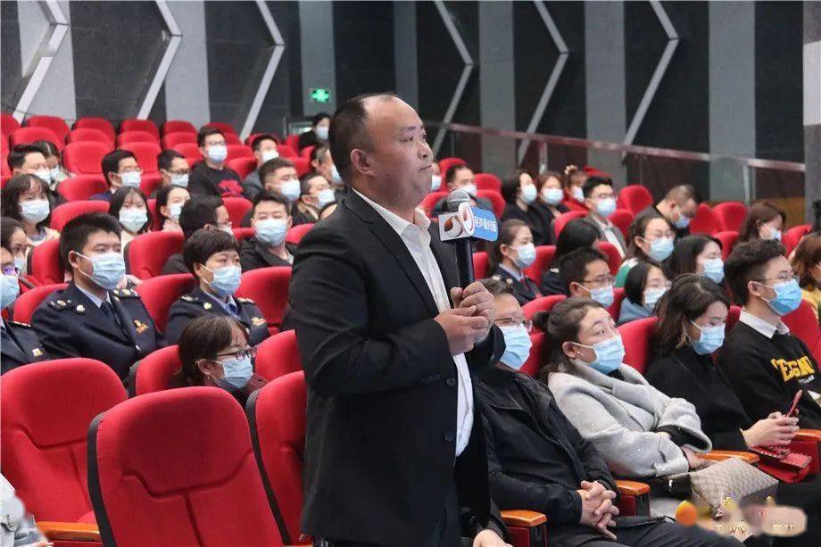 其中,县发展和改革委员会主任刘木平,县行政服务中心主任肖亚南,县