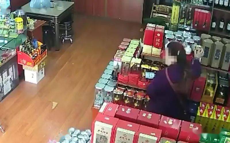 什邡一女子盗窃烟酒铺茅台,得手半月后