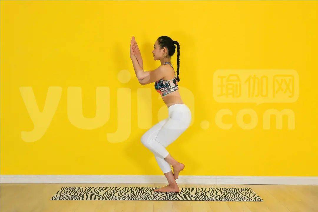 女生如何做到不弯腰驼背 ef74f6a954ef45a68153309103ca7255.jpeg