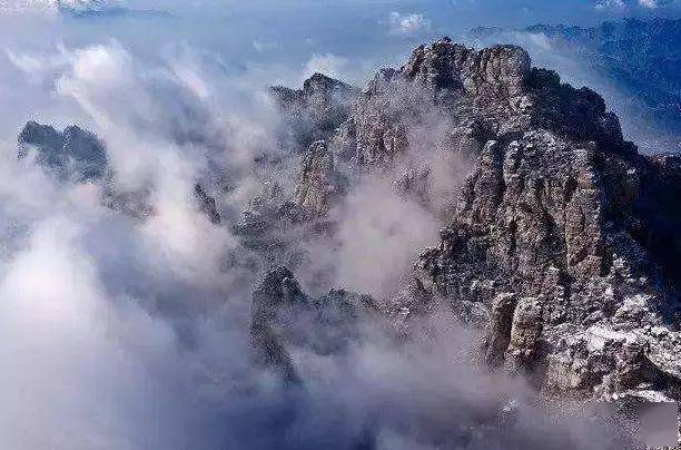 这座北方奇山，属于北京房山世界地质公园的一部分，到了冬季，简直就是人间仙境！