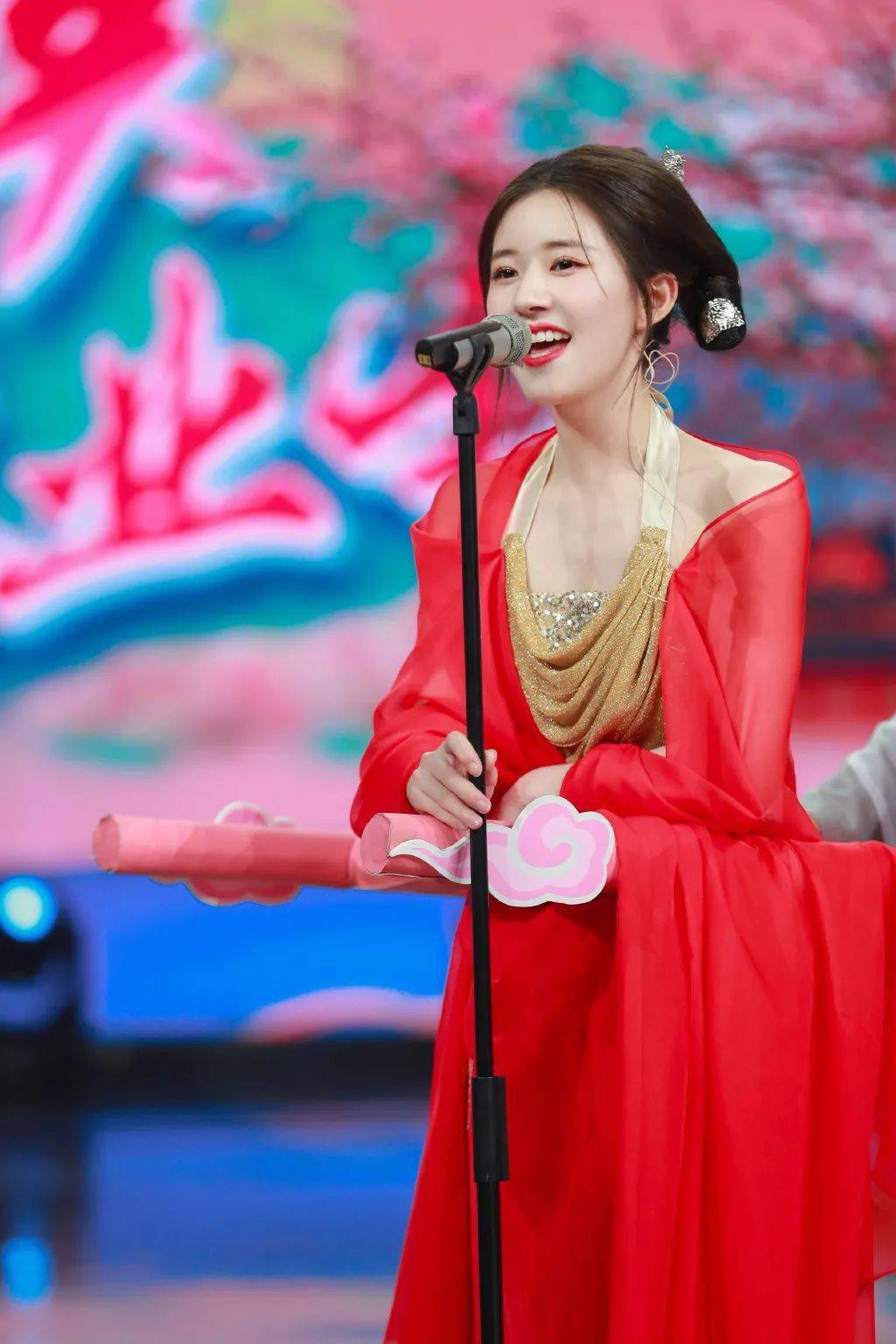 唱歌跑调又怎么样赵露思的美商可是一直都很在线