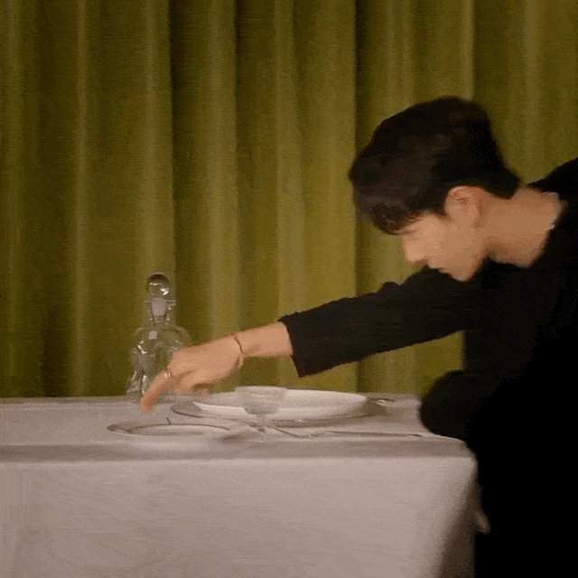 尤其是手指在桌子上走路的那一段,真的太可爱惹!