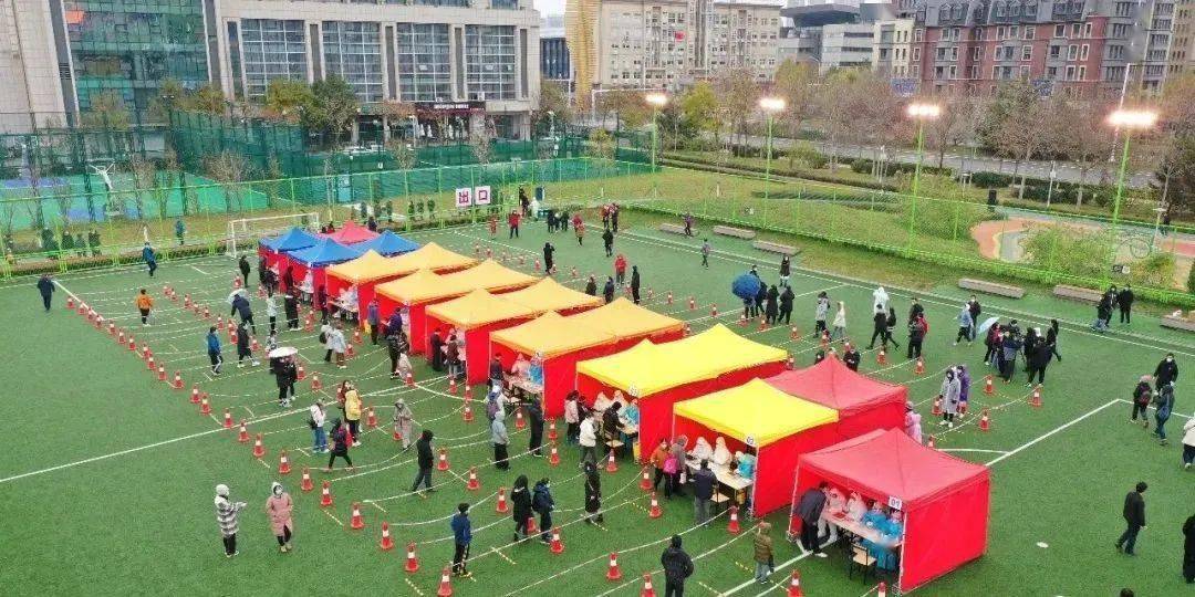 青岛三天600万人口核酸检测_青岛核酸检测现场图片(2)