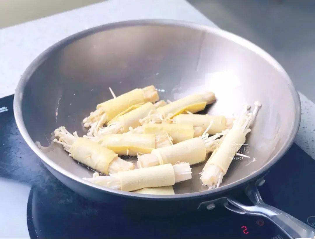 它倆天生是一對！入冬後做給家人吃，比肉菜便宜，比蔬菜營養！關鍵還下飯！ 熱愛美食 第5张