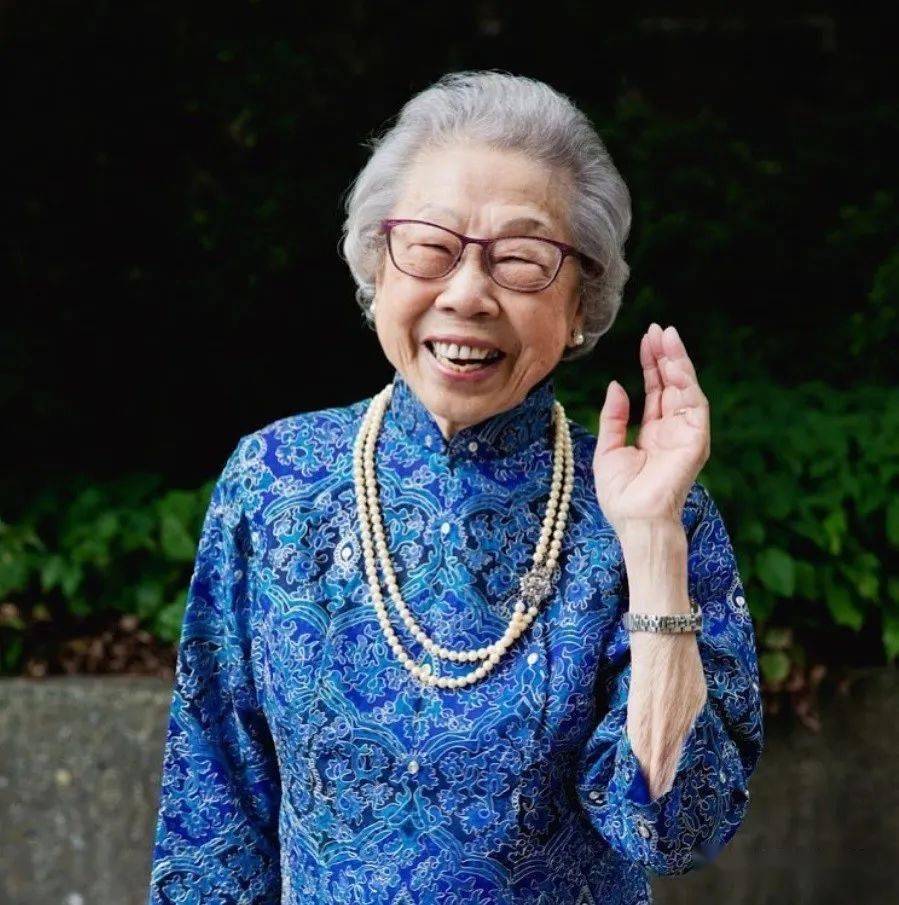 (24号)她们专拍国外中国城里的亚裔爷爷奶奶们,老年时尚秀都很有范儿