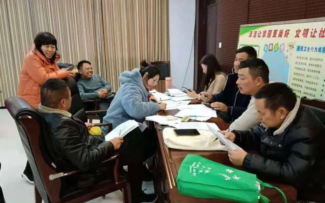 第七次人口普查见人就登_第七次人口普查图片(2)