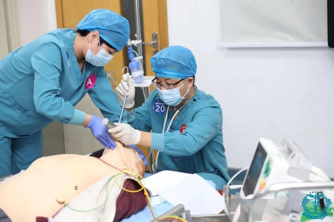 有人呼吸骤停怎么办？急救技能大赛现场看看人医君怎么操作