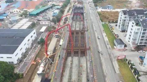伏龙大桥工程顺利完成首联现浇箱梁浇筑