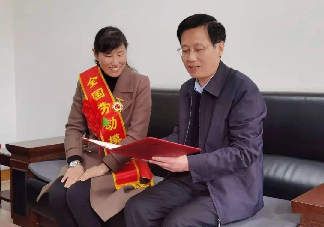 喜报:宛城人赵新华荣获国字号荣誉