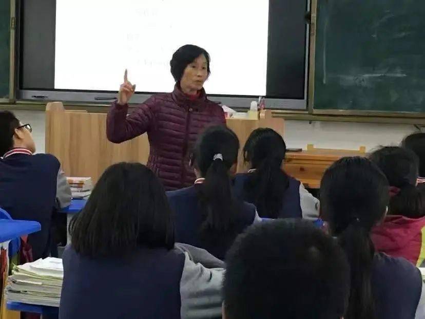 市教育局关工委老校长,老书记《红色传奇》宣讲走进马鹿山中学