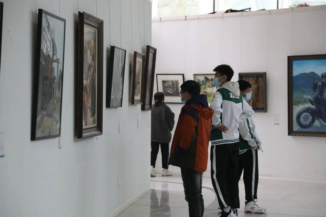 郑州第106中学美术特色办学35周年美术作品展开幕在河南省美术馆升达