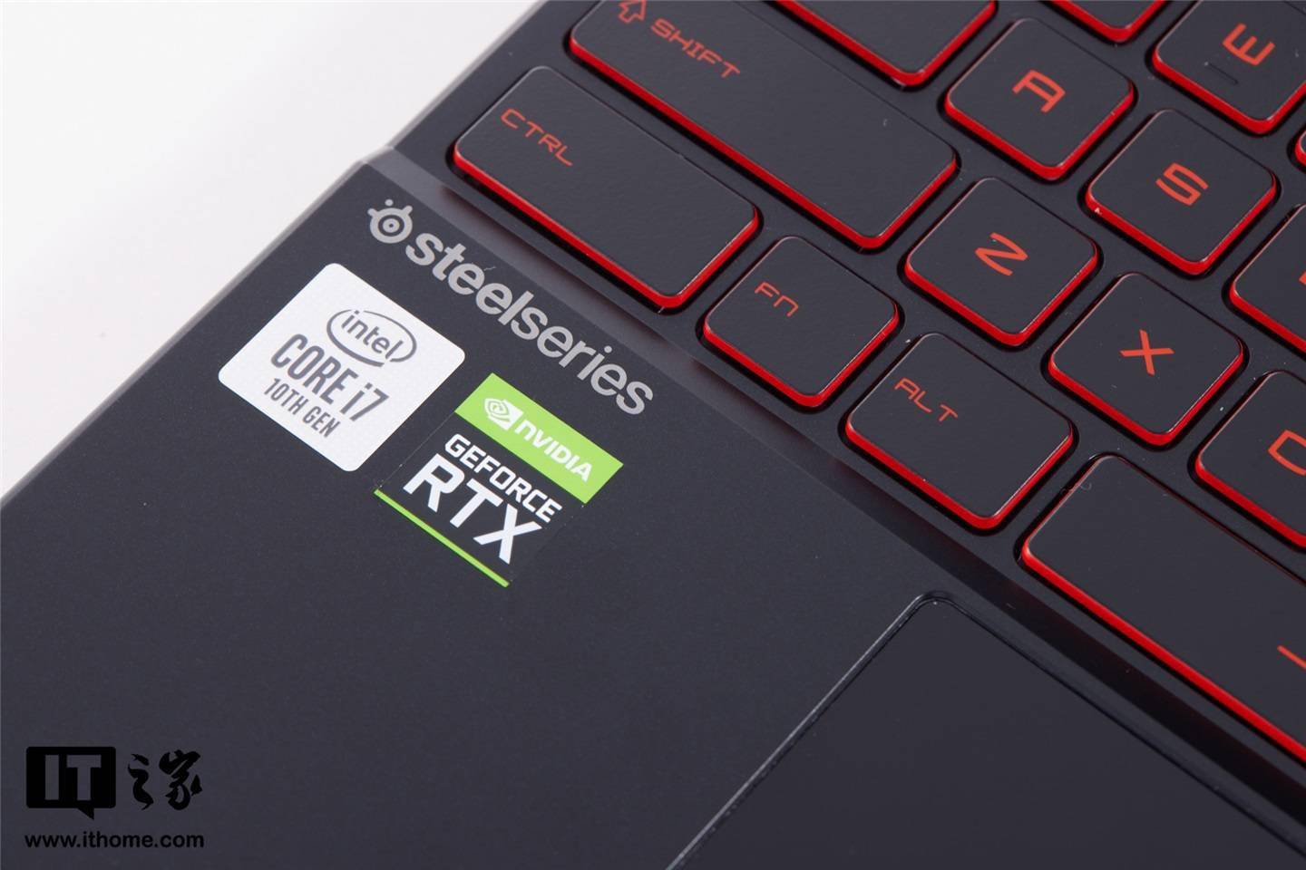 高性能|i7-10870H 和 RTX 2060 双拳出击，微星冲锋坦克 2 GL65 体验