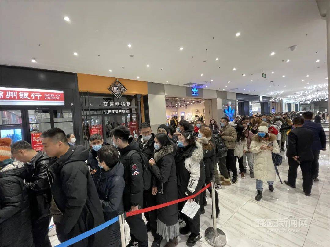 收银处排队带拐弯儿,商场提前开门半小时|第五轮市政府消费券你用上了