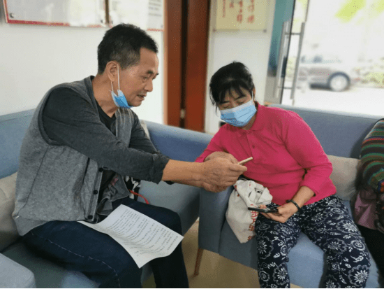 基本操作|活到老，学到老！莲花北社区开展长者智能手机学习活动