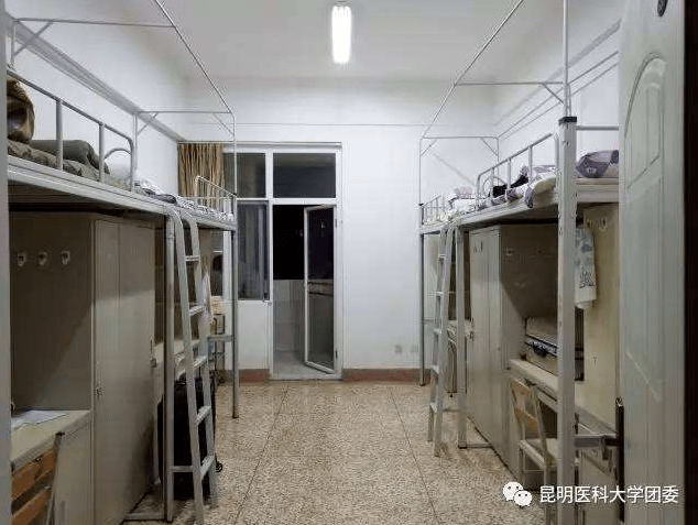 昆明学院宿舍很不错的, 学校宿舍一共分为两个苑,南苑(润泽苑)和北苑