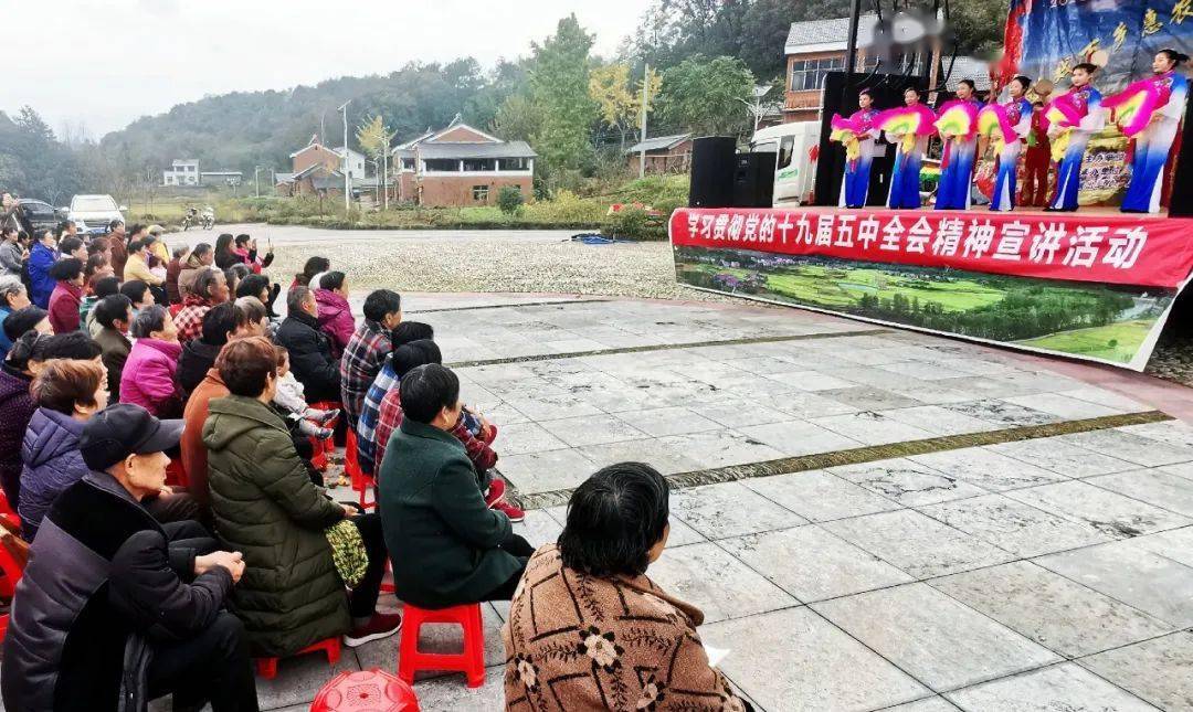 十四五农村贫困人口脱贫_脱贫攻坚图片