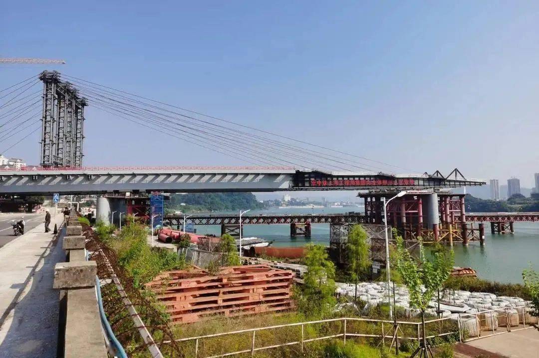 四季度以来,柳州凤凰岭大桥项目,加速推进项目施工生产进度全面掀起