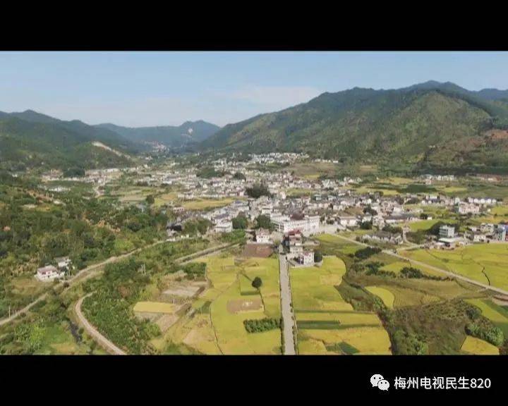 几天行程下来,蓝坊镇清澈的溪水和清新的空气,以及醇香的高思米酒和