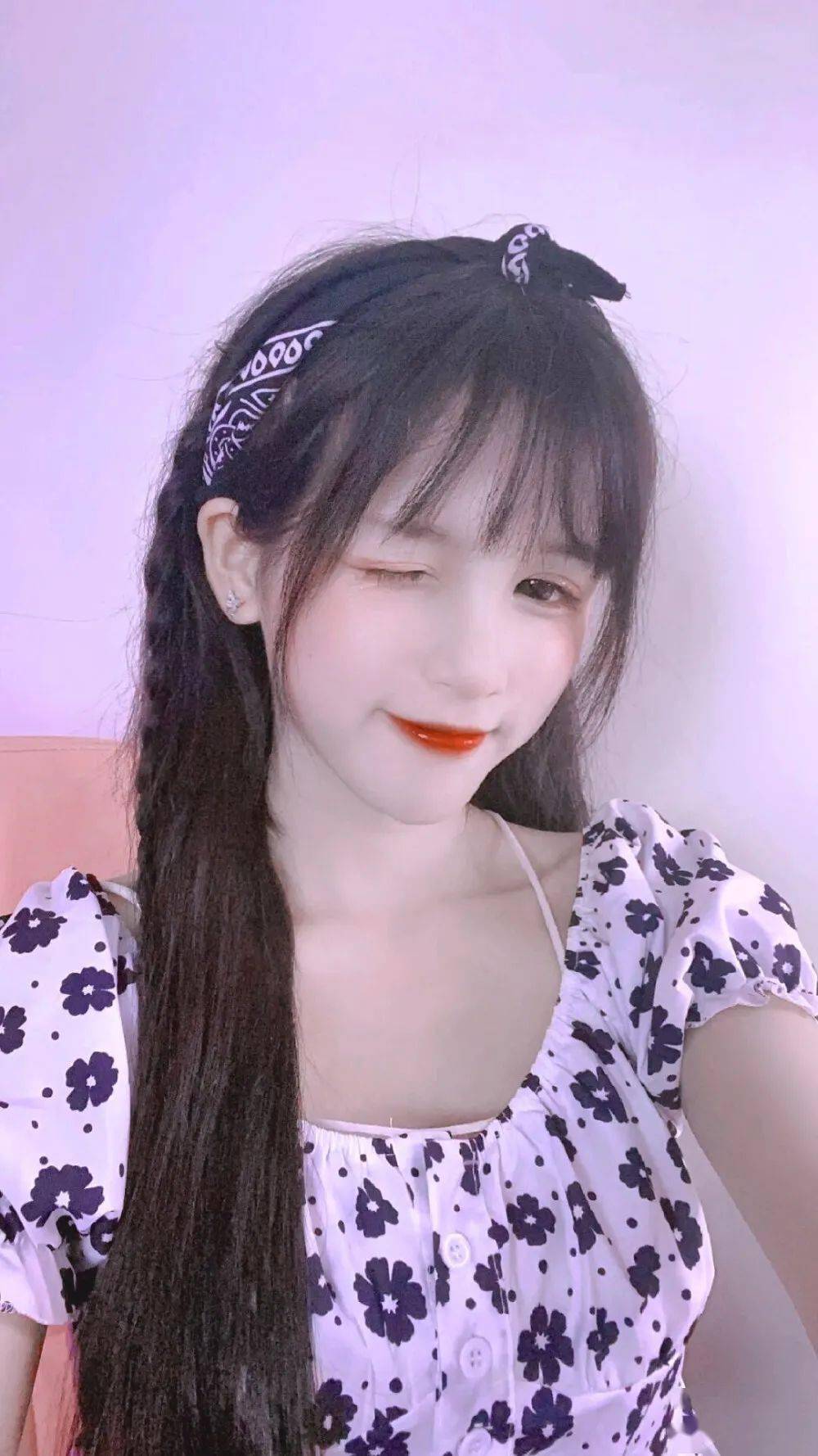 手机壁纸网红萌小叶