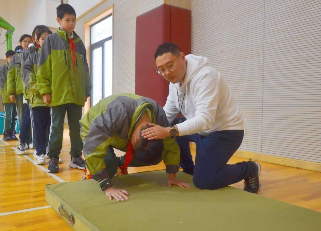 放学后,体育老师有个神秘"兼职"_吴祺亮