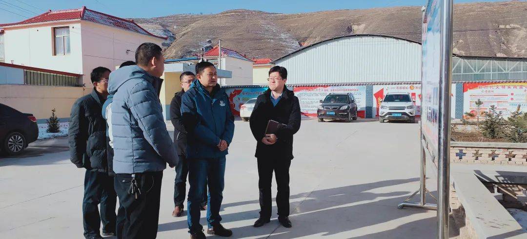 调研中,岳中平听取了漫洼乡村"两委"换届工作进展情