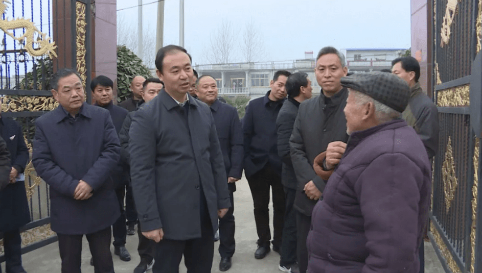 县委书记吴永彬出席会议,强调要全面迅速行动起来,大力推进村庄清洁"