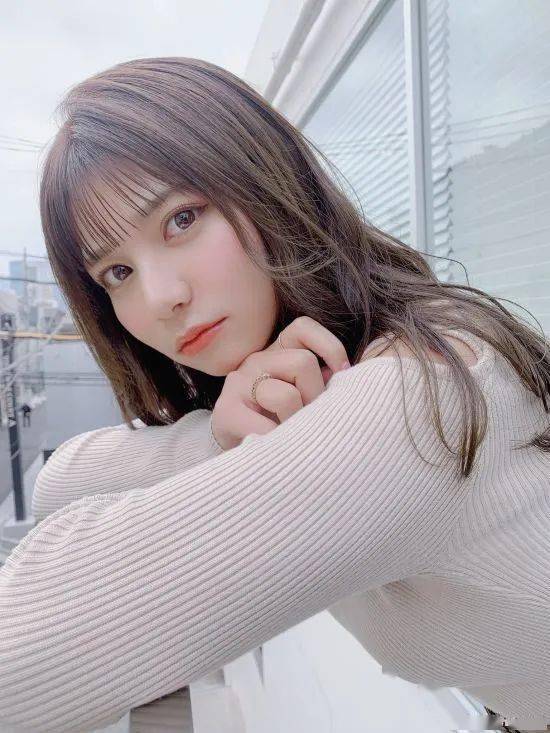 清纯外表下的爆好身材 喜欢嘟嘴的妹系写真女孩本田夕