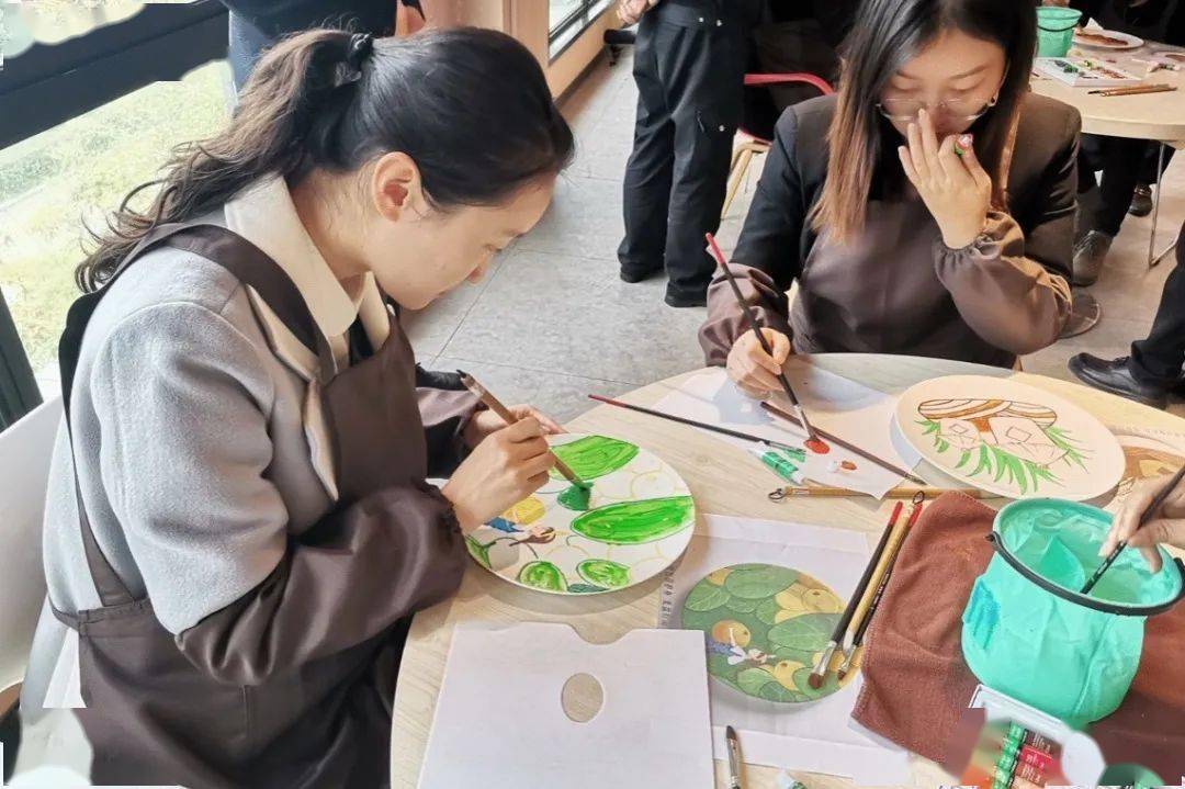 奇怪的姿势又增加了！：乐鱼体育(图43)