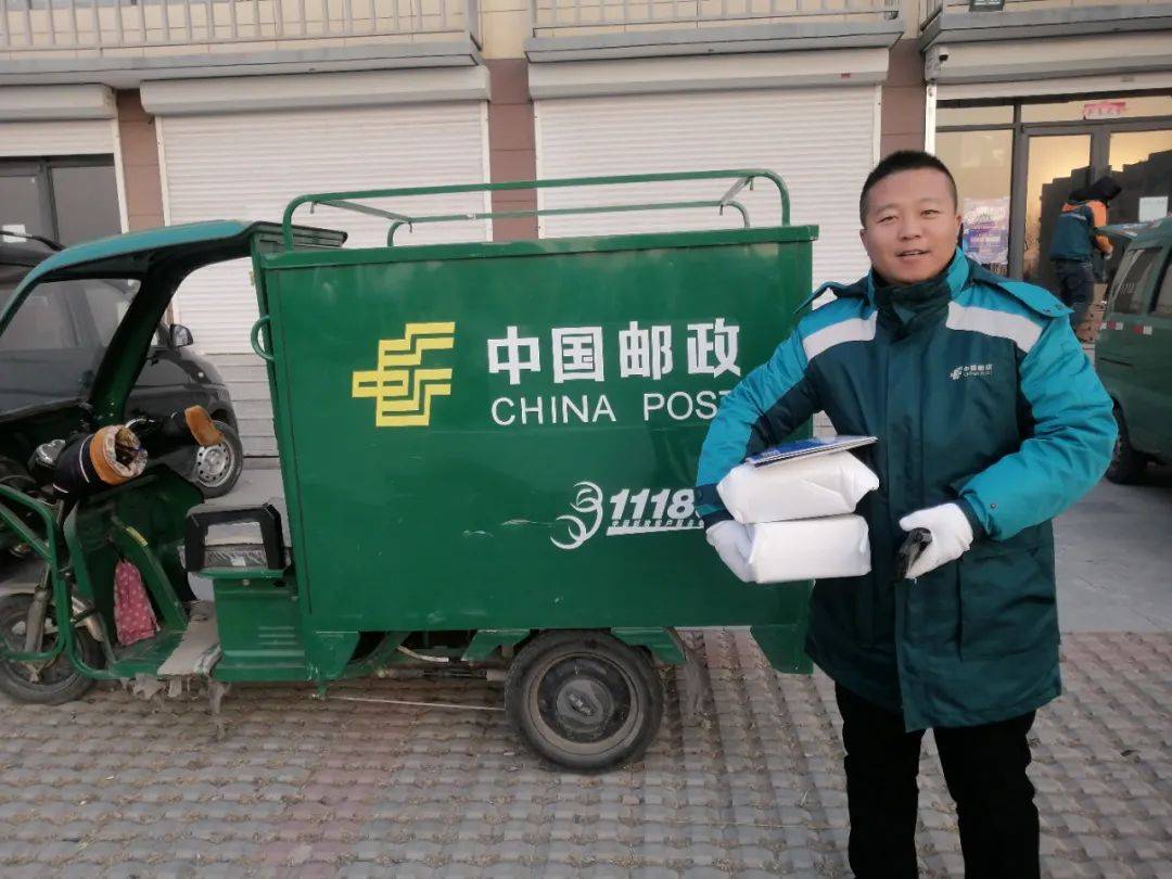 杨小龙 32岁 邮政快递员 早6点出门晚10点下班 打水 劈柴 洗衣服 照顾
